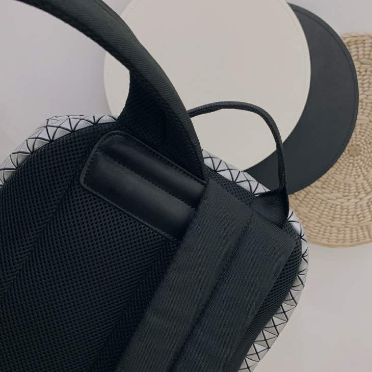 Picture of Issey Miyake Handbags _SKUfw178153805fw